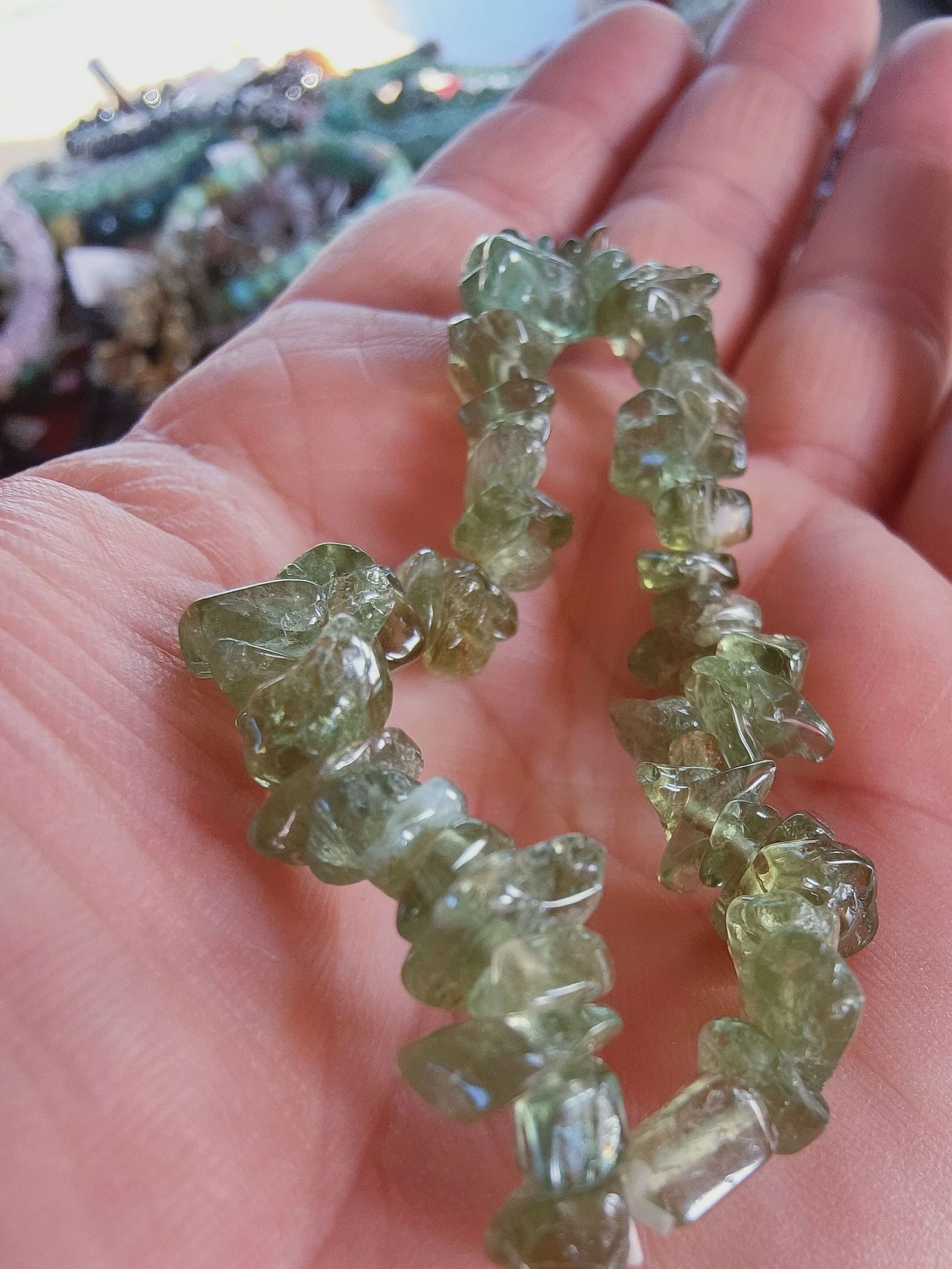 Un bracelet en apatite verte A